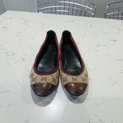 Beautiful Woman’s Gucci Canvas Leather Shoes Size 9.5” US