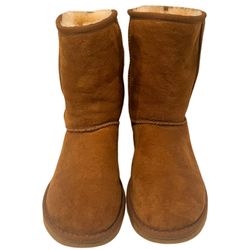 UGG Australia Classic Short Boots Chestnut Brown Women’s Size W6 Cozy Shearling