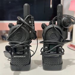 2 Motorola walkie talkies CLS 1410
