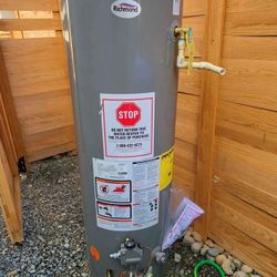 Refurbished 40 gal Natural Gas Water Heater (includes installation)