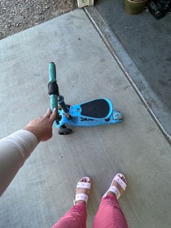Kids scooter with seat