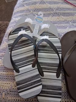 Mens brand new flip flops