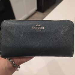 Woman's COACH Zip Around Wallet