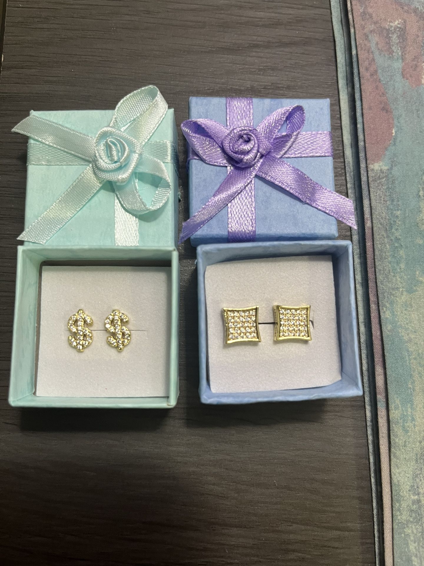 2 pairs of gold plated cubic zirconia stud earrings