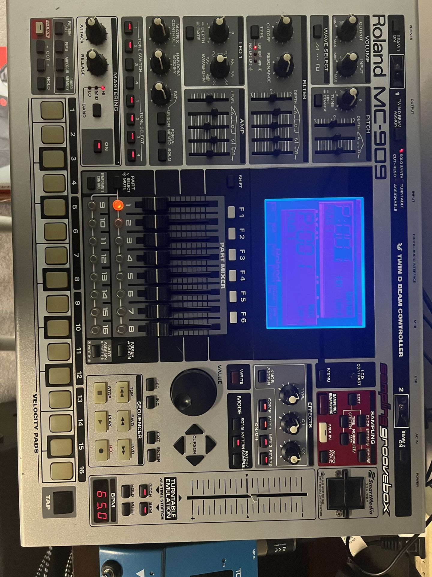 Roland MC-909 Groovebox サンプラー ケース付き Roland - MC-909 | Sampling Groovebox