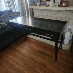 Black Desk 