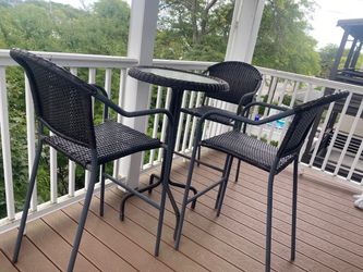 Table + 3 chairs