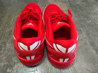 Kobe 8 university red size 6.5y