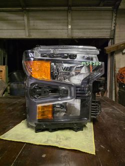 2022 2025 CHEVROLET SILVERADO CUSTOM HEADLIGHT RH PASSENGER SIDE 
M39207
08-17-2026