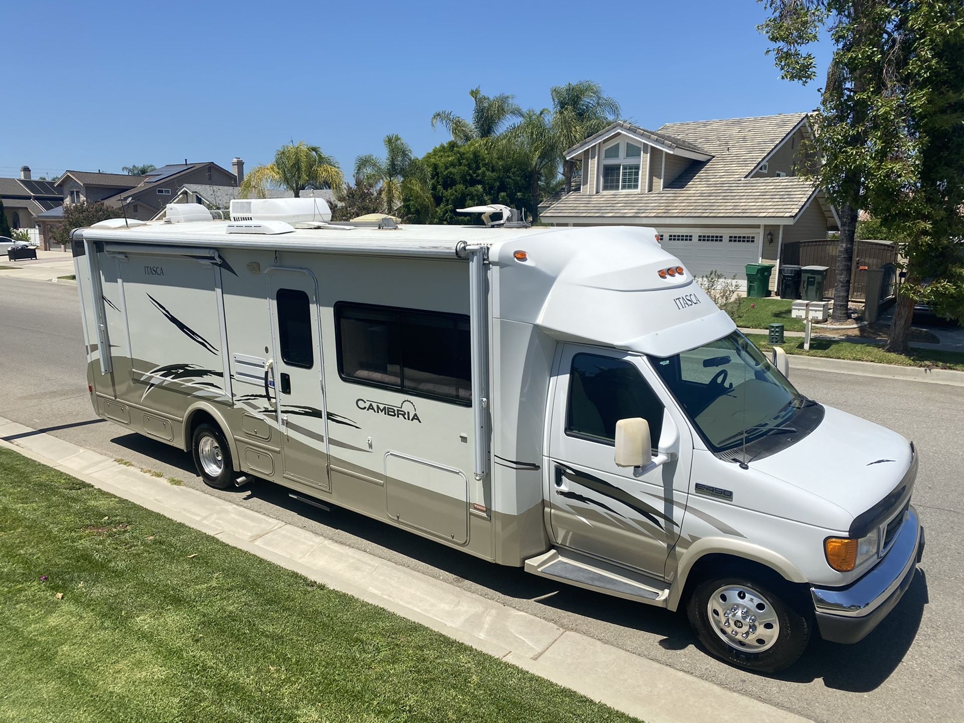 2007 Itasca Cambria Class B plus 18k miles