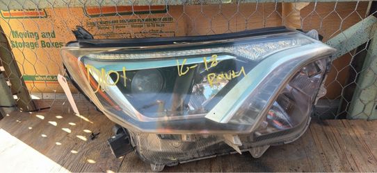 2016 Toyota rav4  headlight halogen right side