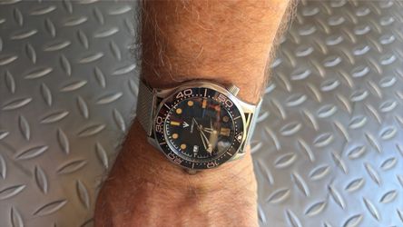Skyrim Wrist men’s 42mm dive watch