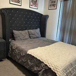 Queen Tufted Bedframe