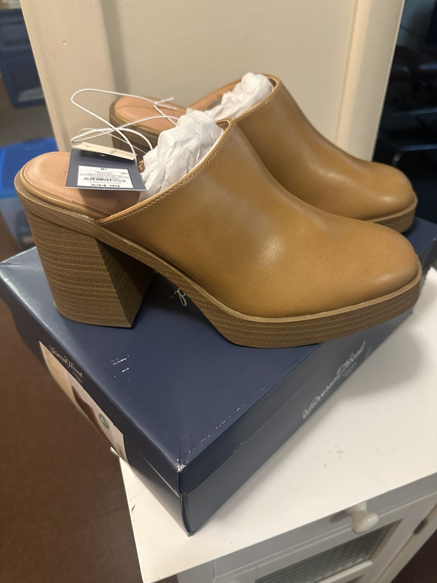 Women’s Shoes (New!! / Size: 8.5)