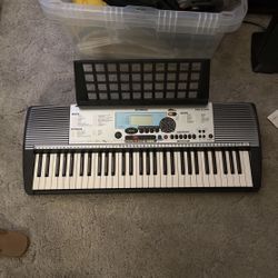 Yamaha. Electric Keyboard Piano. Includes Stand 