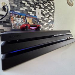 PS4 PRO (Playstation 4 PRO) + Game BUNDLE 