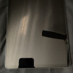 iPad Air 2020 256gb , Unlocked - For Repair (does not Power On)