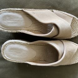 Banana Republic Tan Suede Wedges