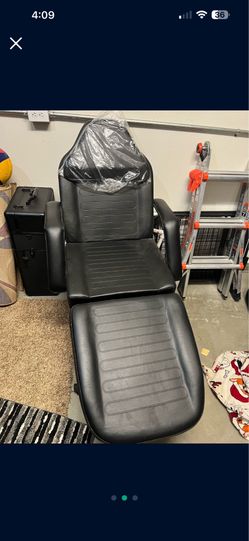 Tattoo Chair and Rolling stool