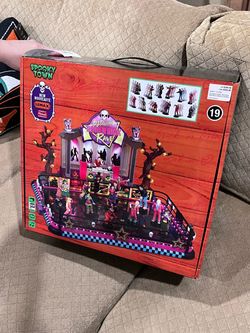 Lemax Michael’s spooky town DJ’s Decay Roller Rink brand new unopened
