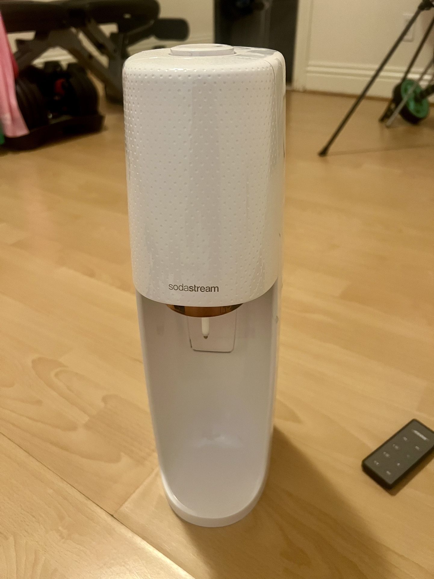 NEW( Box Opened) SodaStream Terra Sparkling Water Maker (White) with CO2