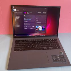 LG Gram 17” (2022) i7 12th Generation 16GB 512GB super light powerful Premium laptop (Evo certified)