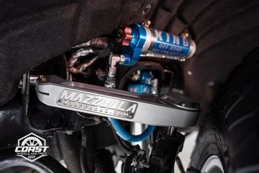 GM2500 King Shocks With Mazzulla Leveling Kit