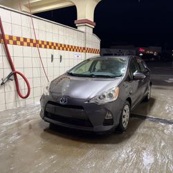 2013 TOYOTA PRIUS C CLEAN TITLE