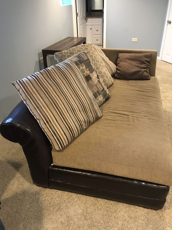 Old Couch ( pick up between 8/11 to 8/16 for Sale in Lombard, IL OfferUp