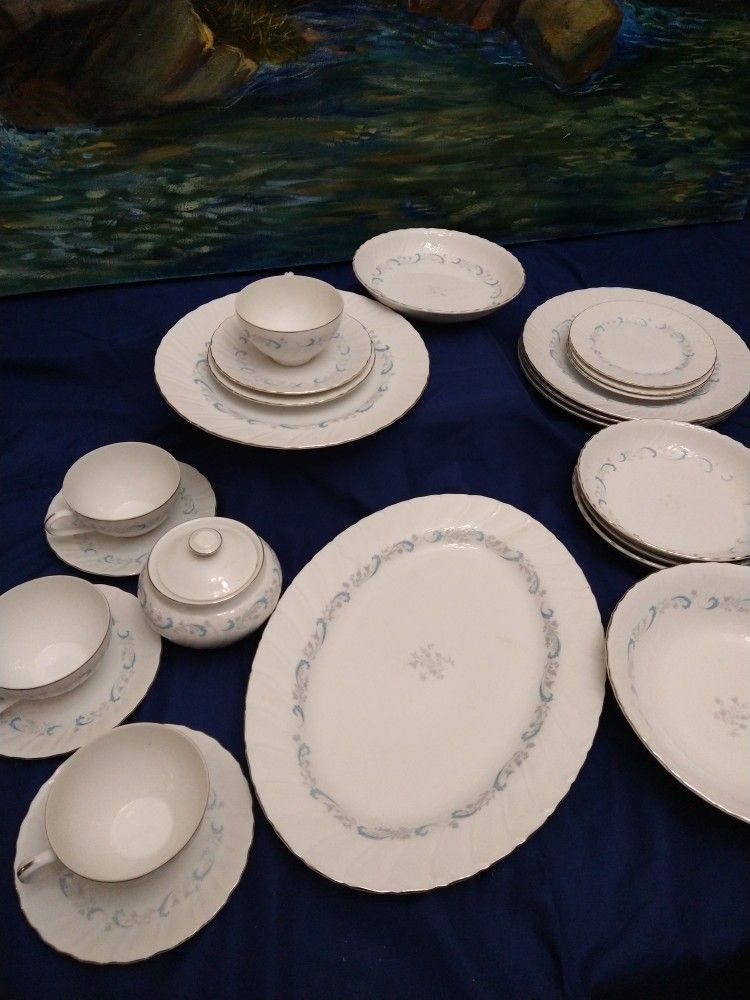 Vintage 1990 Camelot China Japan Gracious- 23 Pieces