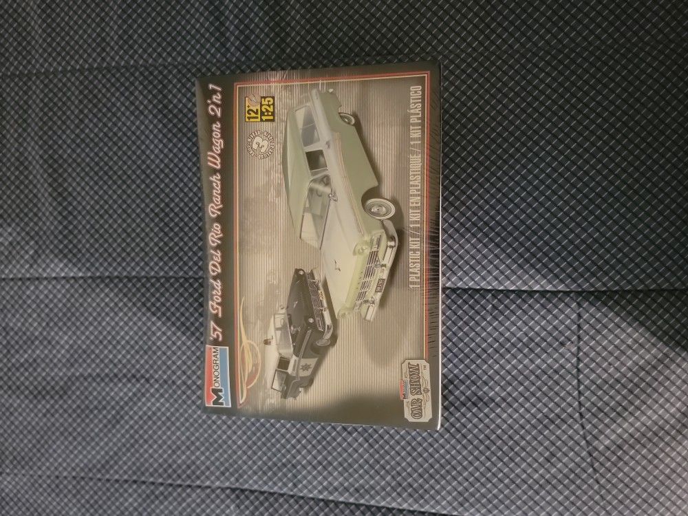 Monogram-- 854193 '57 FORD DEL RIO RANCH WAGON 1/25 SKILL 3 MODEL KIT BRAND NEW
