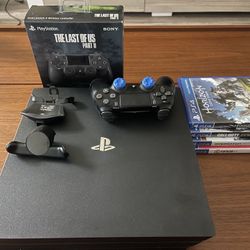 PS4 Pro (everything In Picture Is Included) 