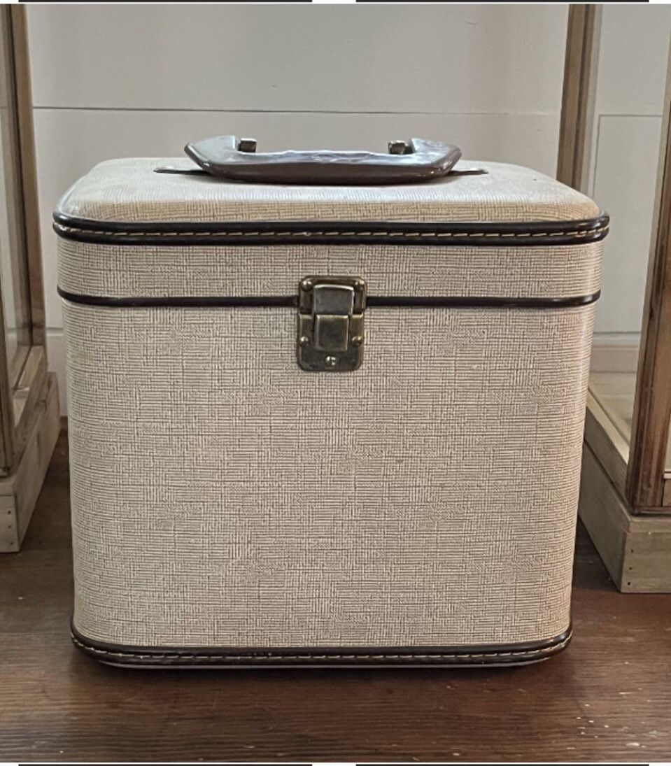 •Vintage Travel Case• for Sale in WA OfferUp