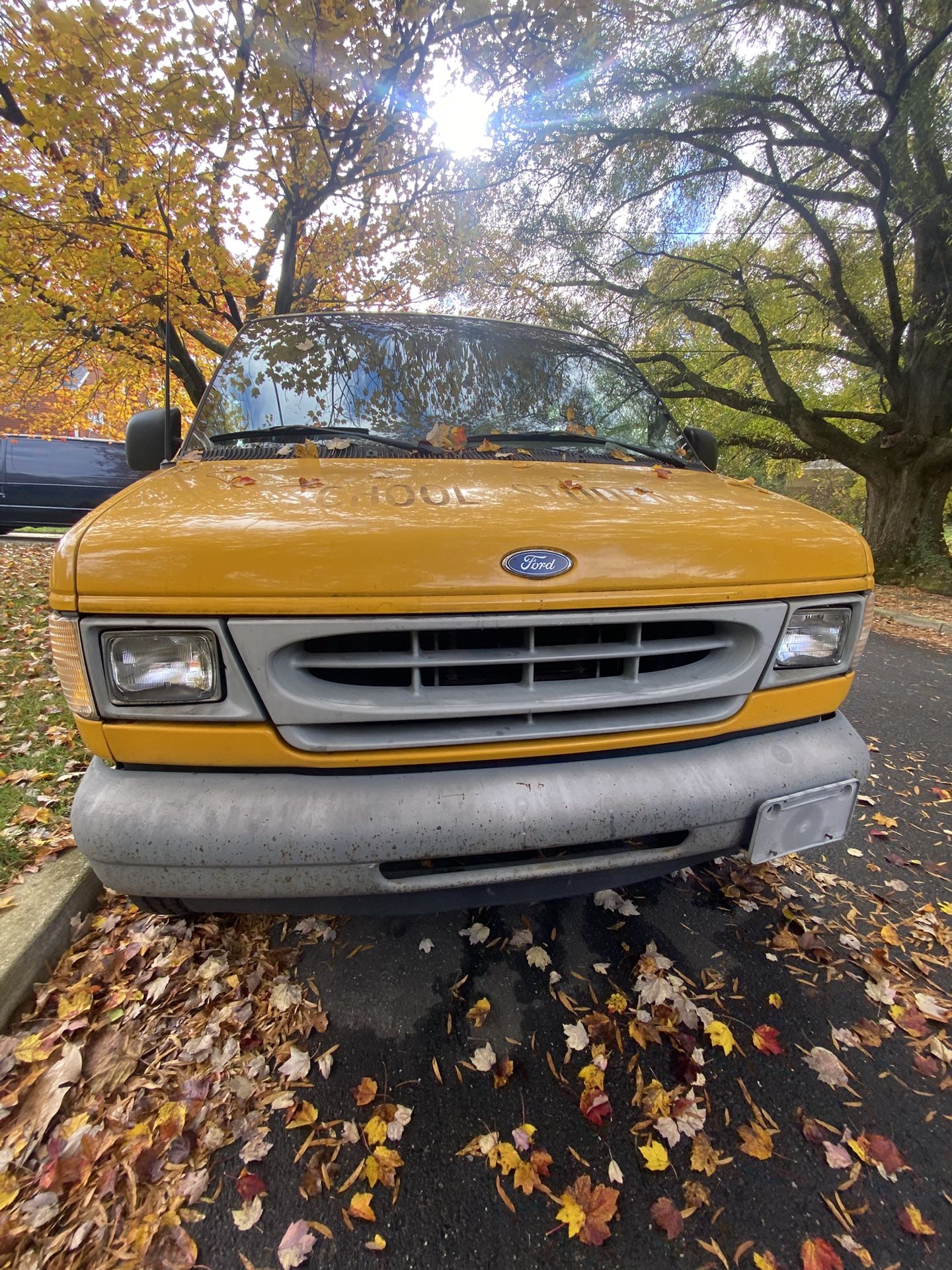 Ford E-350 Super Duty 