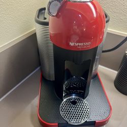 Nespresso Machine - Perfect Condition 