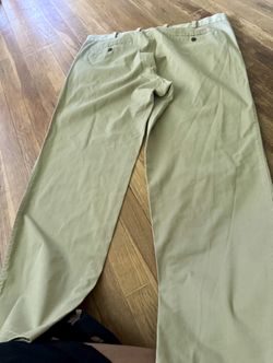 Gap Men's Khaki Classic Pants in size 40x32 