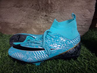 Soccer cleats us size 3.5youth