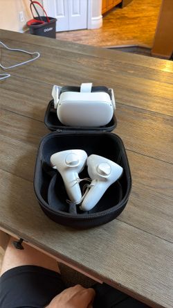 Oculus With Case And Maybe Games?