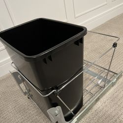 PULL OUT TRASH CAN 