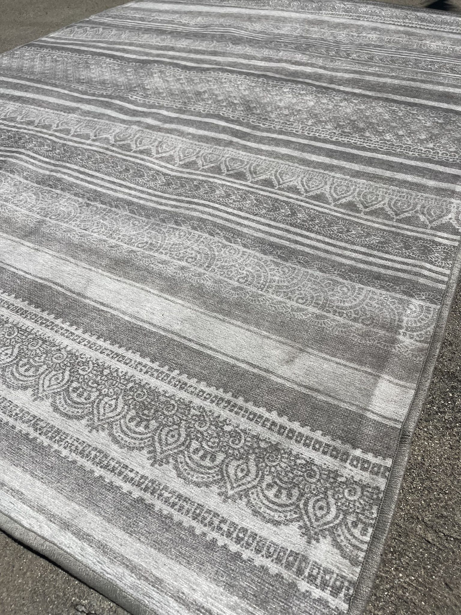 5x7 Gray + White Striped Ruggable rug w/ black grip mat pad