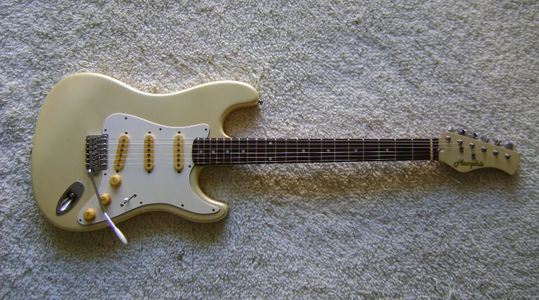 Vintage 1970s Memphis Stratocaster Electric Guitar with Tremolo Arm (Brand New Strings)
