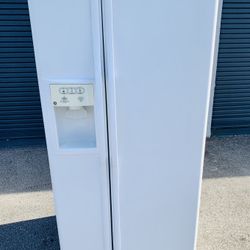 Refrigerator GE Side by Side Like New FREE Delivery