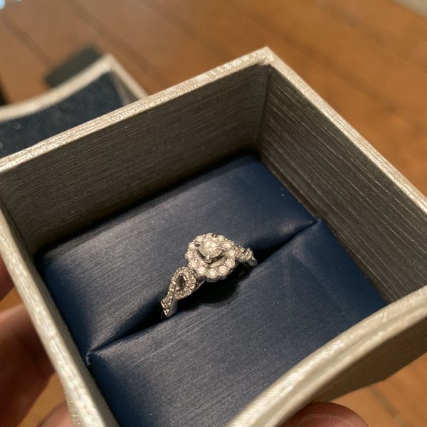 Zales Celebration Diamond Collection Sz 5 Engagement Ring for Sale in Las Vegas, NV - OfferUp