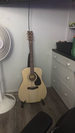 Yamaha guitar