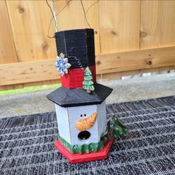 Snowman birdhouse with ceramic accents