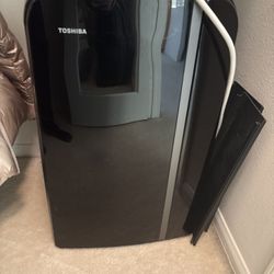 Toshiba Portable Air Conditioner – Excellent Condition