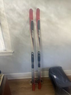 Women’s cross country skis (170cm)