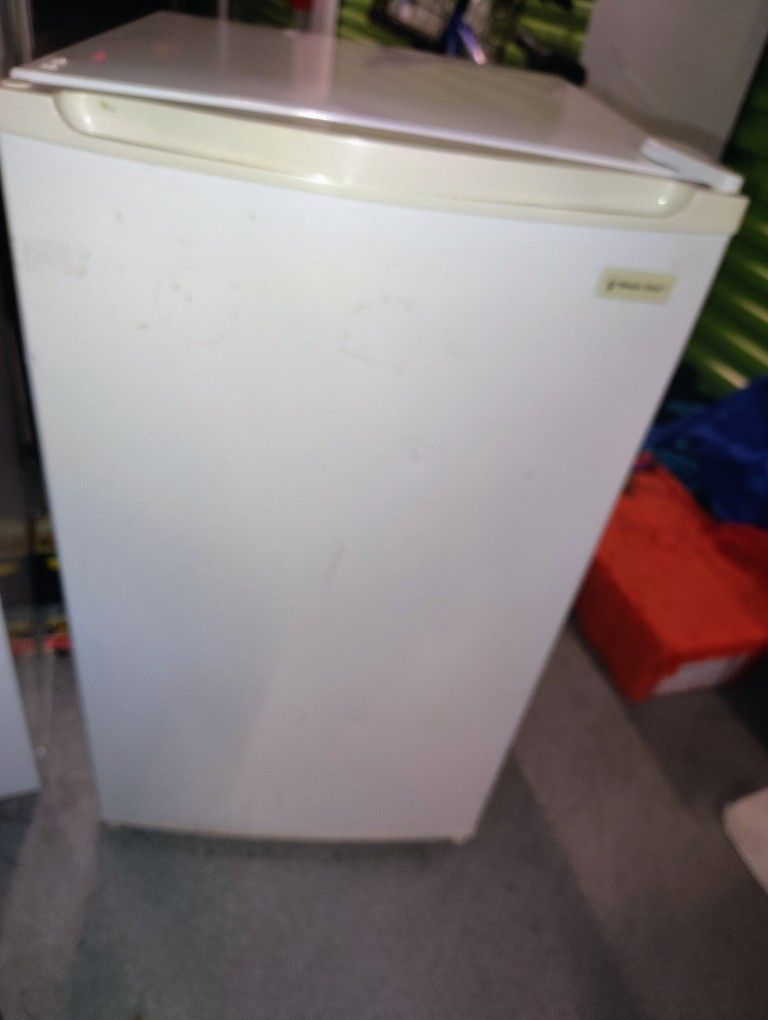 Magic Chef Mini Fridge