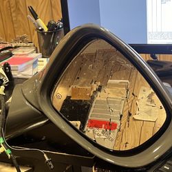 2021-2022 Chrysler Pacifica / Voyager Right Hand Passenger Mirror Assembly