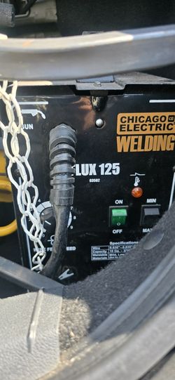 Chicago Electric Flux Core 125 AMP Welder Ready to Weld 110v 120v 125 pr best reasonable offer come with Welder dolly Fully Functional